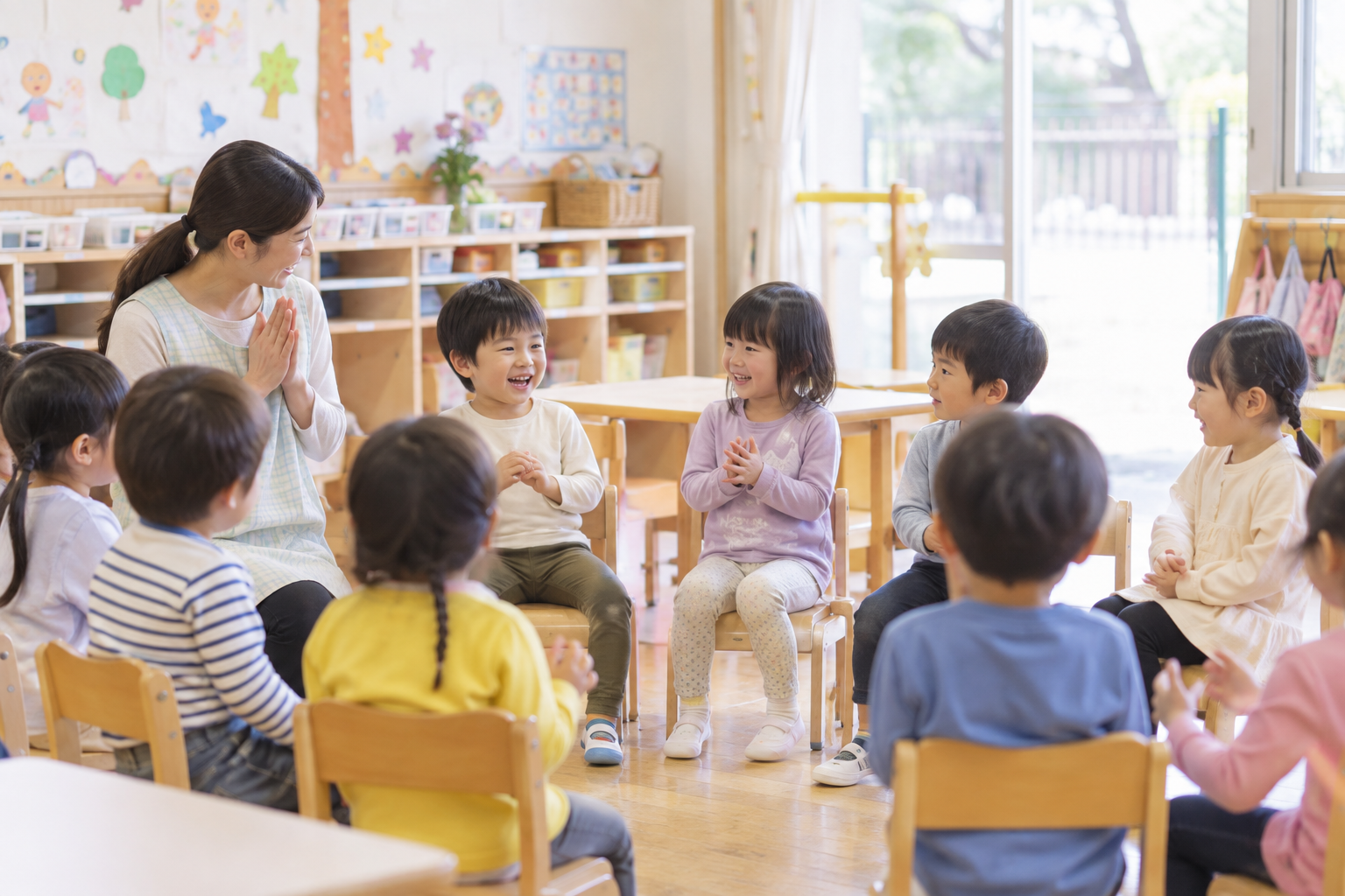 幼稚園で活動する子ども
